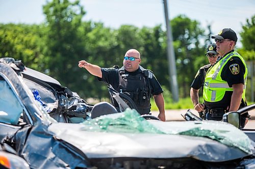 MIKAELA MACKENZIE / WINNIPEG FREE PRESS

Police respond to a multiple vehicle collision on Portage Avenue at Saint Charles Street in Winnipeg on Friday, July 3, 2020. 
Winnipeg Free Press 2020.