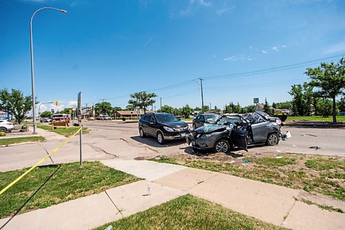 MIKAELA MACKENZIE / WINNIPEG FREE PRESS

Police respond to a multiple vehicle collision on Portage Avenue at Saint Charles Street in Winnipeg on Friday, July 3, 2020. 
Winnipeg Free Press 2020.