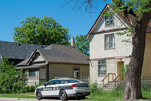 JESSE BOILY  / WINNIPEG FREE PRESS
A police cruiser sits outside of a home on the 400 block Maryland on Tuesday. On July 6 around 6 P.M. police responded to an unresponsive adult male who was pronounced deceased at the scene.  Tuesday, July 7, 2020.
Reporter: