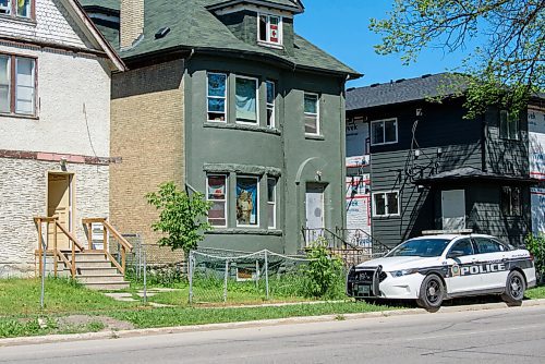 JESSE BOILY  / WINNIPEG FREE PRESS
A police cruiser sits outside of a home on the 400 block Maryland on Tuesday. On July 6 around 6 P.M. police responded to an unresponsive adult male who was pronounced deceased at the scene.  Tuesday, July 7, 2020.
Reporter: