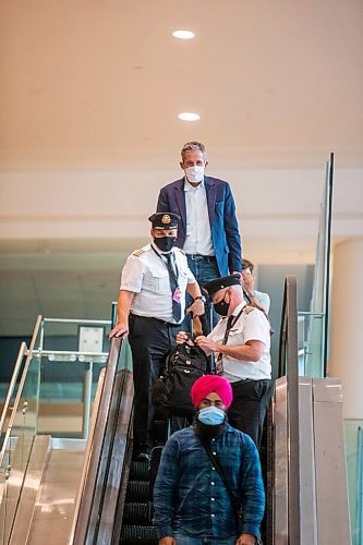 MIKAELA MACKENZIE / WINNIPEG FREE PRESS

Premier Brian Pallister, wearing a mask, arrives from Toronto at the Winnipeg James Armstrong Richardson International Airport in Winnipeg on Tuesday, July 7, 2020. 
Winnipeg Free Press 2020.