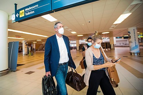 MIKAELA MACKENZIE / WINNIPEG FREE PRESS

Premier Brian Pallister, wearing a mask, arrives from Toronto at the Winnipeg James Armstrong Richardson International Airport in Winnipeg on Tuesday, July 7, 2020. 
Winnipeg Free Press 2020.