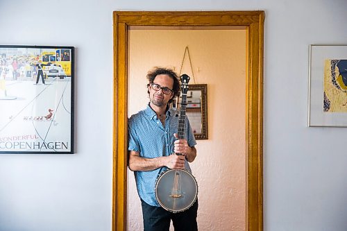 MIKAELA MACKENZIE / WINNIPEG FREE PRESS

Leonard Podolak, son of Folk Fest founder Mitch Podolak, poses for a portrait in his house in Winnipeg on Wednesday, July 8, 2020. For Al Small story.
Winnipeg Free Press 2020.