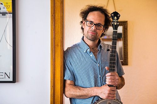 MIKAELA MACKENZIE / WINNIPEG FREE PRESS

Leonard Podolak, son of Folk Fest founder Mitch Podolak, poses for a portrait in his house in Winnipeg on Wednesday, July 8, 2020. For Al Small story.
Winnipeg Free Press 2020.