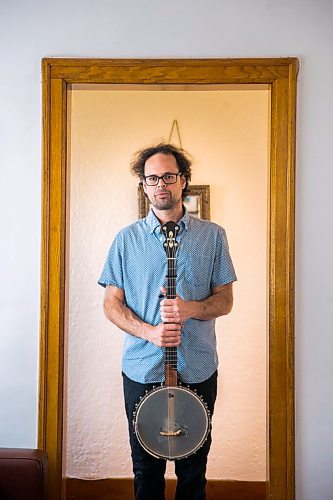 MIKAELA MACKENZIE / WINNIPEG FREE PRESS

Leonard Podolak, son of Folk Fest founder Mitch Podolak, poses for a portrait in his house in Winnipeg on Wednesday, July 8, 2020. For Al Small story.
Winnipeg Free Press 2020.