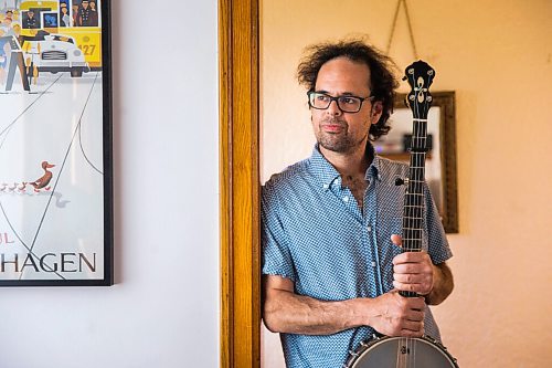 MIKAELA MACKENZIE / WINNIPEG FREE PRESS

Leonard Podolak, son of Folk Fest founder Mitch Podolak, poses for a portrait in his house in Winnipeg on Wednesday, July 8, 2020. For Al Small story.
Winnipeg Free Press 2020.