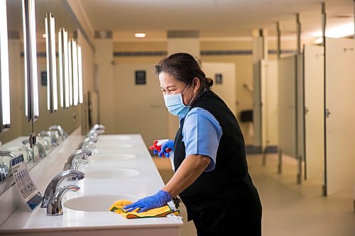 MIKAELA MACKENZIE / WINNIPEG FREE PRESS

Cynthia Cleodora wipes down high-touch areas in the washroom at the Winnipeg James Armstrong Richardson International Airport in Winnipeg on Wednesday, July 8, 2020. For Ben Waldman story.
Winnipeg Free Press 2020.