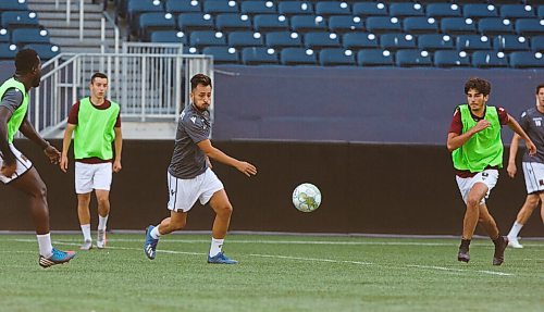 MIKE DEAL / WINNIPEG FREE PRESS
Valour FC midfielder, Dylan Carreiro (10), during practice at IG Field Wednesday morning. Carreiro is now the lone Winnipegger on the team (they had 7 or so last season).
200708 - Wednesday, July 08, 2020.