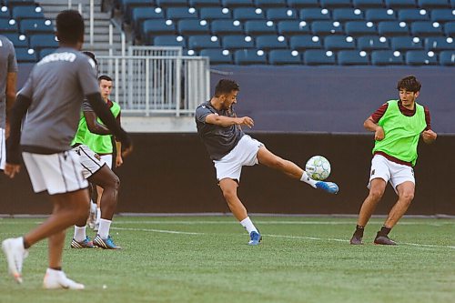 MIKE DEAL / WINNIPEG FREE PRESS
Valour FC midfielder, Dylan Carreiro (10), during practice at IG Field Wednesday morning. Carreiro is now the lone Winnipegger on the team (they had 7 or so last season).
200708 - Wednesday, July 08, 2020.