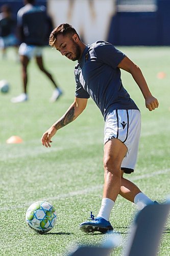 MIKE DEAL / WINNIPEG FREE PRESS
Valour FC midfielder, Dylan Carreiro (10), during practice at IG Field Wednesday morning. Carreiro is now the lone Winnipegger on the team (they had 7 or so last season).
200708 - Wednesday, July 08, 2020.