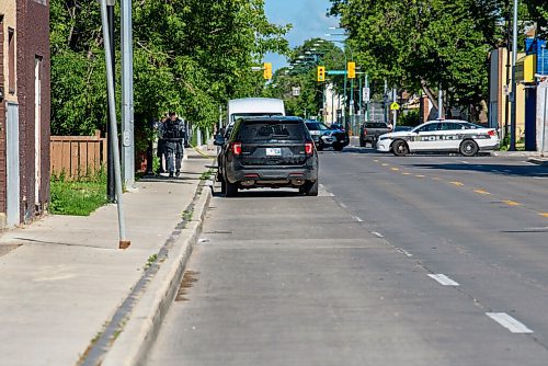 JESSE BOILY  / WINNIPEG FREE PRESS
Police respond to a suspected standoff at Selkirk and Parr on Friday. Friday, July 10, 2020.
Reporter: