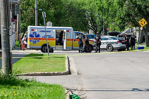 JESSE BOILY  / WINNIPEG FREE PRESS
Police respond to a suspected standoff at Selkirk and Parr on Friday. Friday, July 10, 2020.
Reporter: