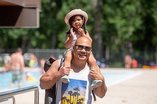 Mike Sudoma / Winnipeg Free Press
Saad Gabuna and his daughter Aria get ready to go for a swim now that the pool is open once again at Kildonan Park Saturday afternoon
July 11, 2020