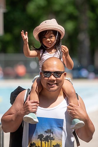 Mike Sudoma / Winnipeg Free Press
Saad Gabuna and his daughter Aria get ready to go for a swim now that the pool is open once again at Kildonan Park Saturday afternoon
July 11, 2020