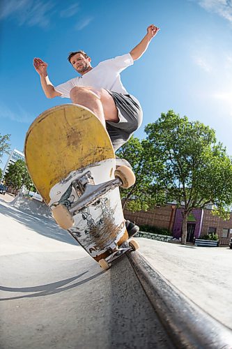 Mike Sudoma / Winnipeg Free Press
Scott Cameron gets a few tricks in as he skates West Broadway skatepark Saturday morning
July 11, 2020