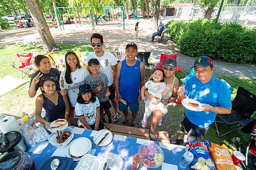 Mike Sudoma / Winnipeg Free Press
The Borja and De Lima families enjoy a picnic in Kildonan Park Saturday afternoon
July 11, 2020