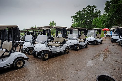 JESSE BOILY  / WINNIPEG FREE PRESS
A line up of golf carts sit out in the rain. A storm caused a pause in play at the Golf Manitobas Mens and Womens Junior Championship at the Selkirk Golf and Country Club on Monday. Monday, July 13, 2020.
Reporter: Mike Sawatzky