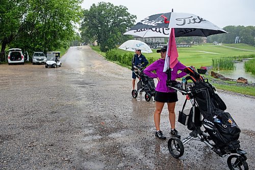 JESSE BOILY  / WINNIPEG FREE PRESS
Golfers prepare to head back out to play after a rain storm caused a pause in play at the Golf Manitobas Mens and Womens Junior Championship at the Selkirk Golf and Country Club on Monday. Monday, July 13, 2020.
Reporter: Mike Sawatzky