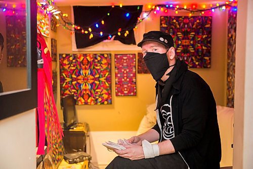 MIKAELA MACKENZIE / WINNIPEG FREE PRESS
JD Renaud poses for a portrait with some of the five things that are getting him through this pandemic (collages, office supply masks and cards) in his home in Winnipeg on Wednesday, July 15, 2020.
Winnipeg Free Press 2020.