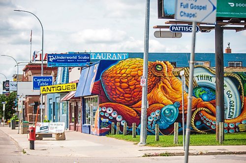 MIKAELA MACKENZIE / WINNIPEG FREE PRESS

The Think Blue, Go Green mural at Portage Avenue and Marjorie Street in Winnipeg on Monday, July 20, 2020. For Brenda Suderman story.
Winnipeg Free Press 2020.