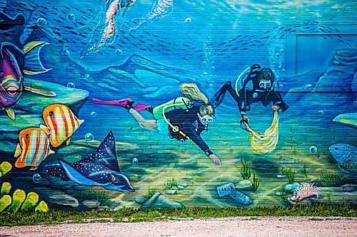 MIKAELA MACKENZIE / WINNIPEG FREE PRESS

The Think Blue, Go Green mural at Portage Avenue and Marjorie Street in Winnipeg on Monday, July 20, 2020. For Brenda Suderman story.
Winnipeg Free Press 2020.