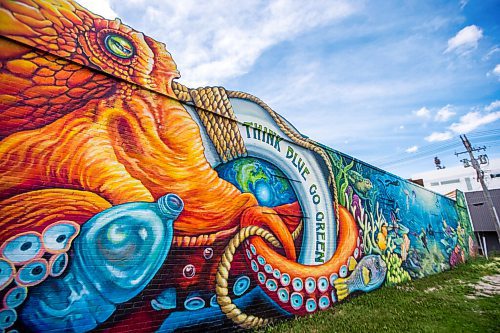 MIKAELA MACKENZIE / WINNIPEG FREE PRESS

The Think Blue, Go Green mural at Portage Avenue and Marjorie Street in Winnipeg on Monday, July 20, 2020. For Brenda Suderman story.
Winnipeg Free Press 2020.