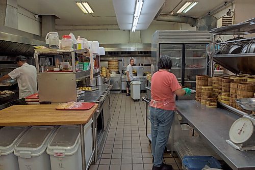 JESSE BOILY  / WINNIPEG FREE PRESS
The kitchen works away on making dim sum at Kum Koon Garden on Tuesday. Tuesday, July 21, 2020.
Reporter: Eva