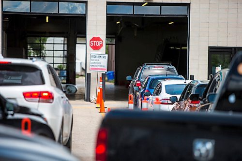 MIKAELA MACKENZIE / WINNIPEG FREE PRESS

Cars line up at the drive-through COVID-19 testing site on Main Street in Winnipeg on Tuesday, July 21, 2020. For Malak Abas story.
Winnipeg Free Press 2020.