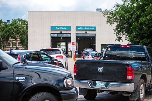 MIKAELA MACKENZIE / WINNIPEG FREE PRESS

Cars line up at the drive-through COVID-19 testing site on Main Street in Winnipeg on Tuesday, July 21, 2020. For Malak Abas story.
Winnipeg Free Press 2020.