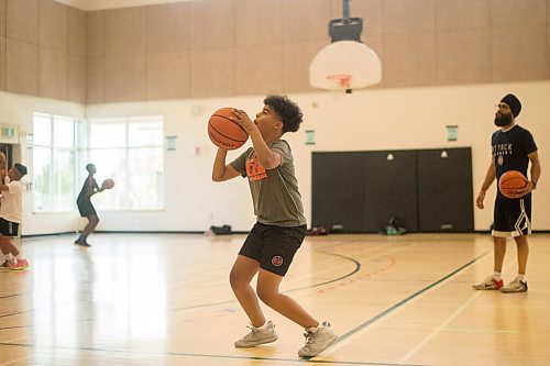 Mike Sudoma / Winnipeg Free Press
Basketball player, Xavier Hazell, gets ready to take a shot as he takes part in the Attack Basketball Camp held at Amber Trails Community School Tuesday afternoon
July 21, 2020