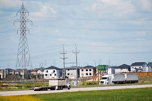 JOHN WOODS / WINNIPEG FREE PRESS
Urban development near the south Perimeter Tuesday, July 21, 2020. Winnipeg continues to take up more space as urban sprawl continues as new urban developments continue to be built further from the downtown core.

Reporter: Sarah