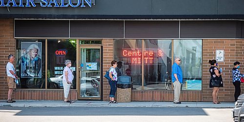 MIKAELA MACKENZIE / WINNIPEG FREE PRESS

Lineups snake down the sidewalk at the Garden City Dynacare location in Winnipeg on Wednesday, July 22, 2020. For Malak Abas story.
Winnipeg Free Press 2020.