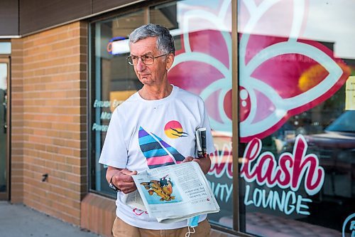 MIKAELA MACKENZIE / WINNIPEG FREE PRESS

Dan waits in line at the Garden City Dynacare location in Winnipeg on Wednesday, July 22, 2020. For Malak Abas story.
Winnipeg Free Press 2020.