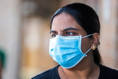 MIKAELA MACKENZIE / WINNIPEG FREE PRESS

Harwander Kaur waits in line at the Garden City Dynacare location in Winnipeg on Wednesday, July 22, 2020. For Malak Abas story.
Winnipeg Free Press 2020.