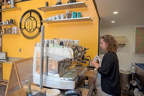 JESSE BOILY  / WINNIPEG FREE PRESS
Amélie Roberts makes a drink at the Yellow Derny Cafe in St. Vital on Wednesday. Wednesday, July 22, 2020.
Reporter: Alison