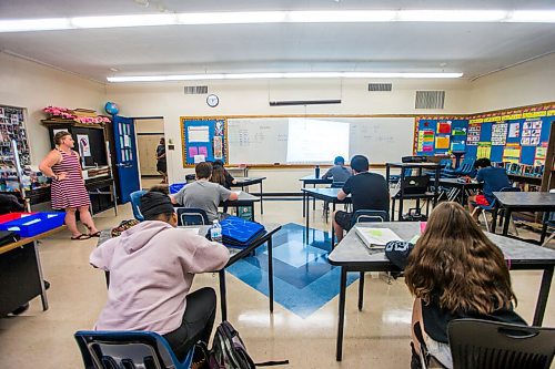 MIKAELA MACKENZIE / WINNIPEG FREE PRESS

A grade nine math summer session at Andrew Mynarski School in Winnipeg on Thursday, July 23, 2020. Pandemic measures have been in place for this in-person session -- one of the first of its kind since COVID-19 was detected in Manitoba. For Maggie Macintosh story.
Winnipeg Free Press 2020.