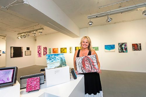 MIKAELA MACKENZIE / WINNIPEG FREE PRESS

Artist Lynley Rose holds an earlier work while in her exhibit, Come Alive and Touch the Sky, at the Cre8ery Gallery in Winnipeg on Thursday, July 23, 2020. For Frances Koncan story.
Winnipeg Free Press 2020.