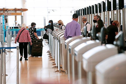 JOHN WOODS / WINNIPEG FREE PRESS
Air travellers at Winnipeg airport Thursday, July 23, 2020. 

Reporter: ?