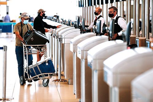 JOHN WOODS / WINNIPEG FREE PRESS
Air travellers at Winnipeg airport Thursday, July 23, 2020. 

Reporter: ?