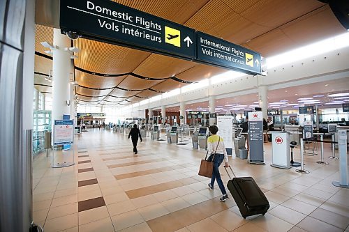 JOHN WOODS / WINNIPEG FREE PRESS
Air travellers at Winnipeg airport Thursday, July 23, 2020. 

Reporter: ?