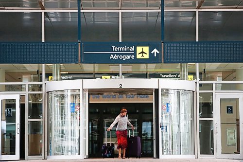 JOHN WOODS / WINNIPEG FREE PRESS
Air travellers at Winnipeg airport Thursday, July 23, 2020. 

Reporter: ?