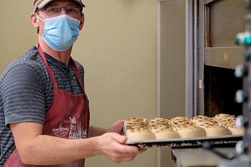 SHANNON VANRAES/WINNIPEG FREE PRESS
Tall Grass co-owner, Loic Perrot, bakes cinnamon buns at the Tall Grass Prairie Bread Company bakery in Wolseley or July 23, 2020.