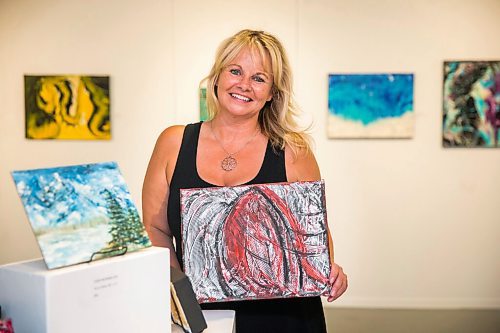 MIKAELA MACKENZIE / WINNIPEG FREE PRESS

Artist Lynley Rose holds an earlier work while in her exhibit, Come Alive and Touch the Sky, at the Cre8ery Gallery in Winnipeg on Thursday, July 23, 2020. For Frances Koncan story.
Winnipeg Free Press 2020.