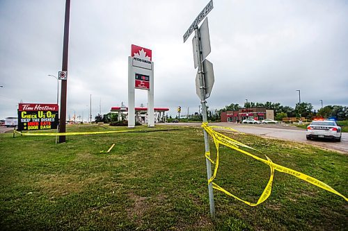 MIKAELA MACKENZIE / WINNIPEG FREE PRESS

Police investigate the scene of a serious incident in a parking lot near Lagimodiere Boulevard and Fermor Avenue in Winnipeg on Friday, July 24, 2020.
Winnipeg Free Press 2020.