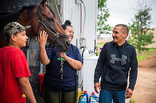 MIKAELA MACKENZIE / WINNIPEG FREE PRESS
Stakes winner Labhay with Jerry Gourneau barn team members (left-right) Drake Peters, Madison Tirk, and Sheldon Chickeness at the Assiniboia Downs backstretch in Winnipeg on Friday, July 24, 2020. For George Williams story.
Winnipeg Free Press 2020.