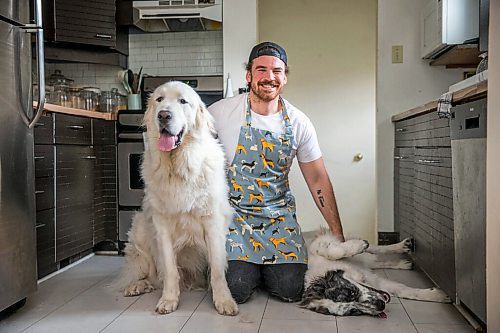 MIKAELA MACKENZIE / WINNIPEG FREE PRESS

Blue Bomber fullback John Rush, who just started a food blog called Rescue Dog Kitchen, poses for a portrait with his dogs, Bon Homme (left), and Bailey in Winnipeg on Friday, July 24, 2020. For Eva Wasney story.
Winnipeg Free Press 2020.