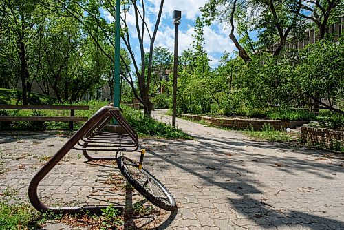 JESSE BOILY  / WINNIPEG FREE PRESS
An empty campus at the University of Manitoba on Friday. UofM will keep only two residences open for the fall semester with single occupancy.  Friday, July 24, 2020.
Reporter: Maggie