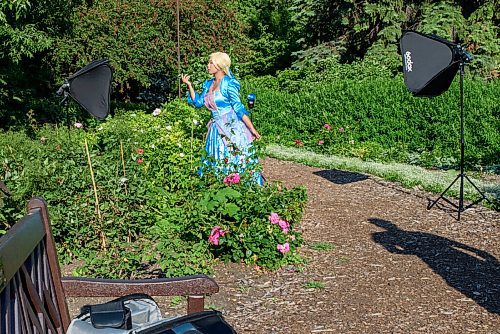 JESSE BOILY  / WINNIPEG FREE PRESS
Ivan Rendulic photographs Yuki Apoy in her Island princess cosplay at Assiniboine Park on Friday. Friday, July 24, 2020.
Reporter: STDUP