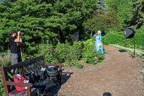 JESSE BOILY  / WINNIPEG FREE PRESS
Ivan Rendulic photographs Yuki Apoy in her Island princess cosplay at Assiniboine Park on Friday. Friday, July 24, 2020.
Reporter: STDUP