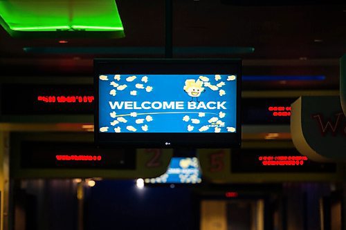 Mike Sudoma / Winnipeg Free Press
Welcome Back messages along with physical distancing and sanitization messages play on LED panels all around Scotiabank Theatre at Polo Park Saturday afternoon as they re-open for the first time since the CoVid lockdown.
July 25, 2020